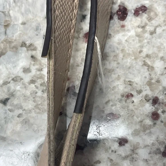 Michael Kors Tote Bag with Structured Design and Smooth Leather - Picture 13 of 14